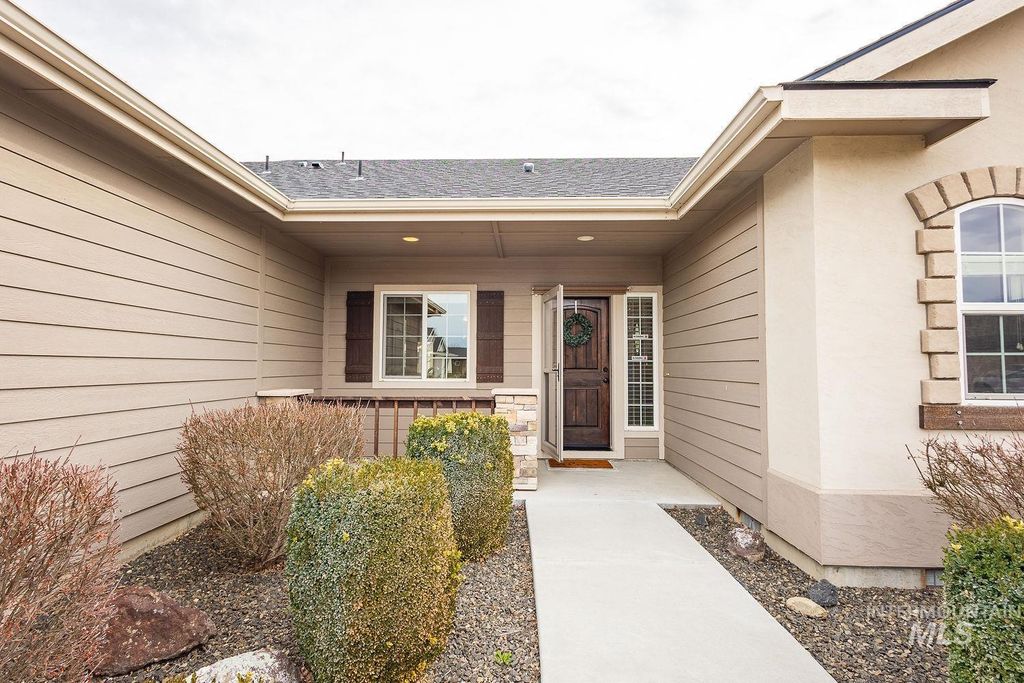 Photo of 4330 S Lava Springs Lp Loop, Nampa, ID 83686 (MLS # 98974954)