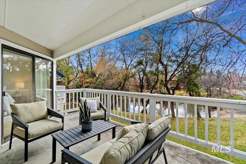 Photo of 996 E Riverpark Ln, Boise, ID 83706 (MLS # 98961105)