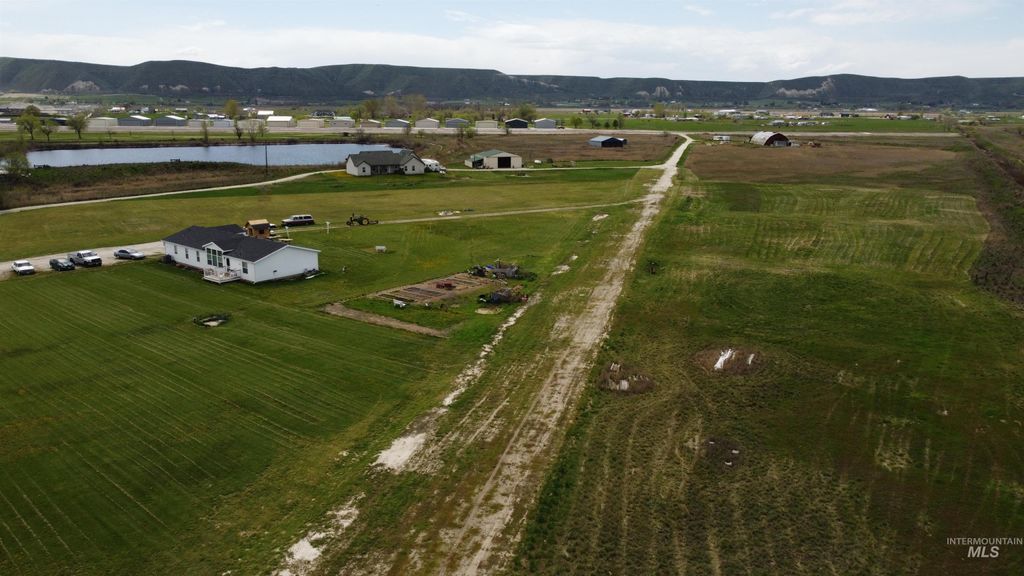 Photo of 2385 Airport Road, Emmett, ID 83617 (MLS # 98969906)