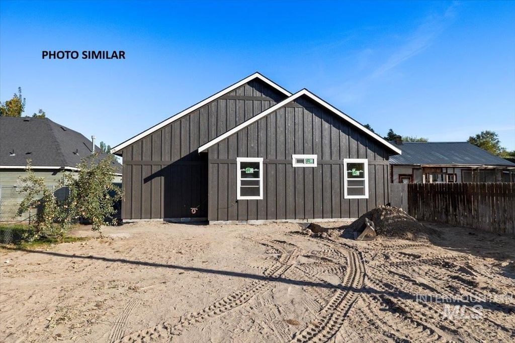 Photo of 224 W Arizona Ave, Homedale, ID 83628 (MLS # 98971032)