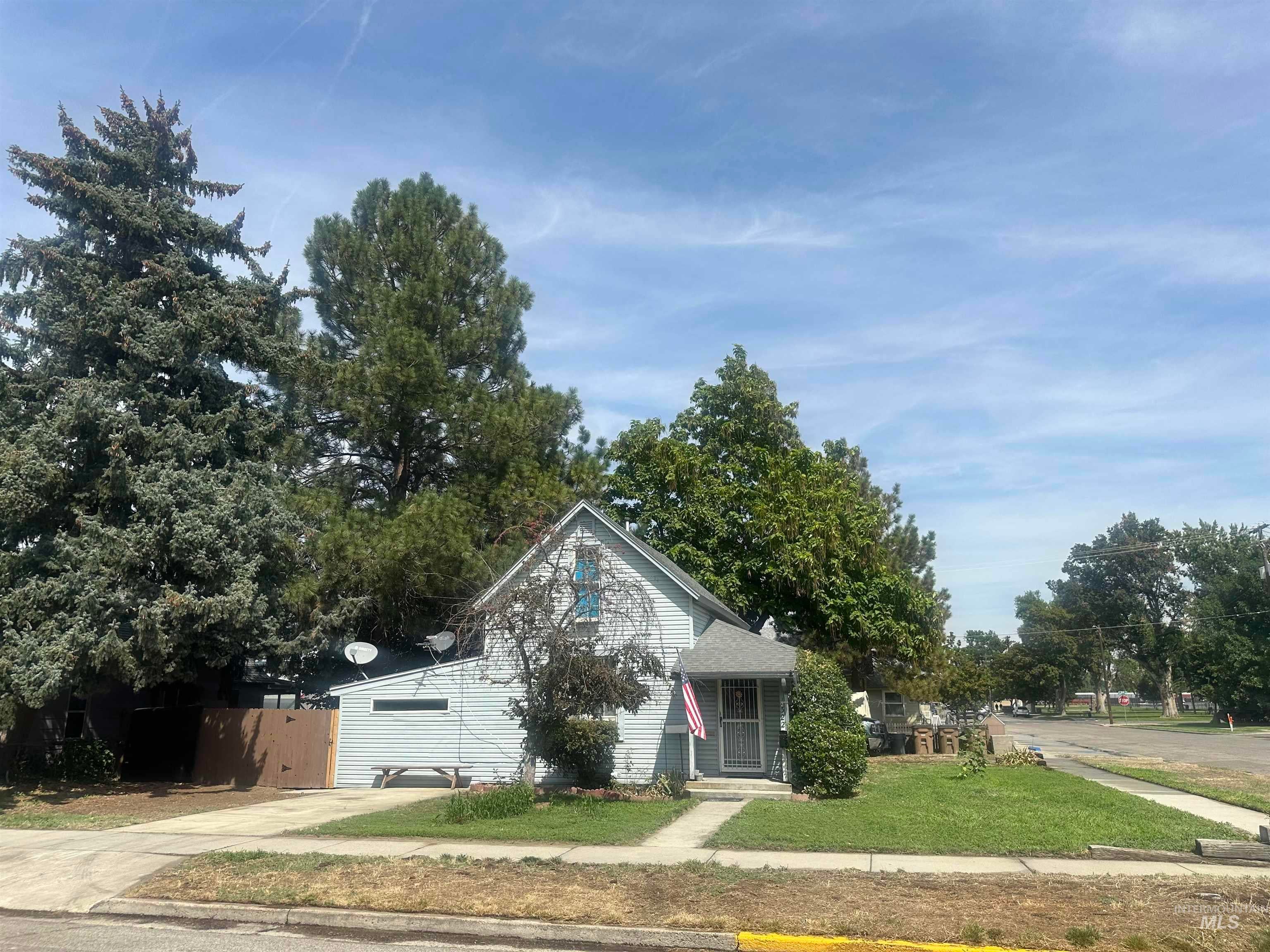 322 E 1st St.