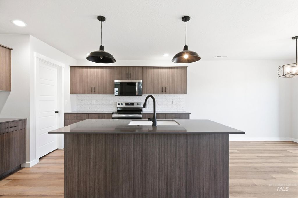 Photo of 4360 N Alameda Creek Ave, Meridian, ID 83646 (MLS # 98983676)