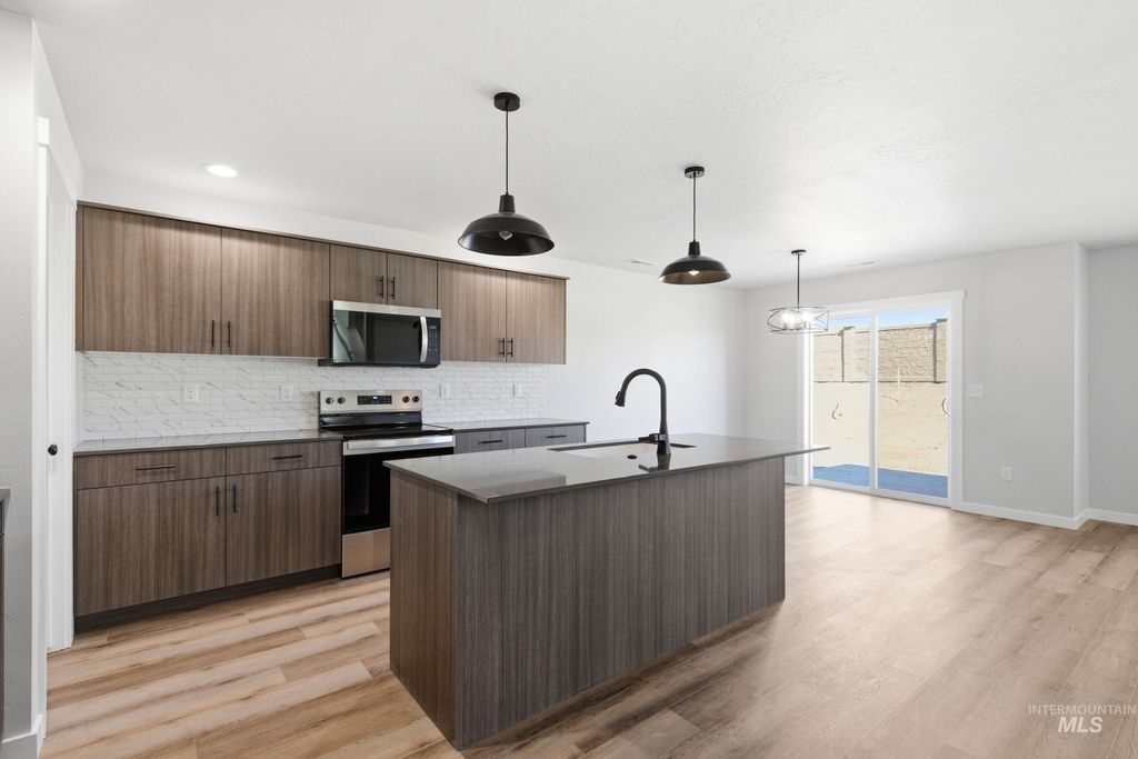 Photo of 4360 N Alameda Creek Ave, Meridian, ID 83646 (MLS # 98983676)