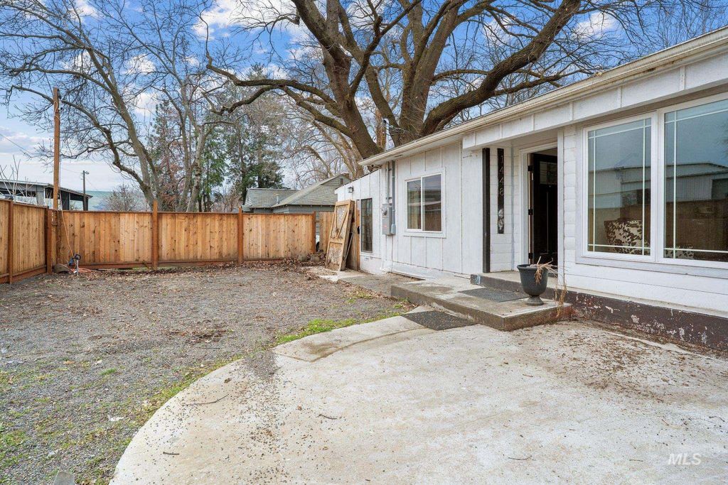 Photo of 1448 49th Street N St, Lewiston, ID 83501 (MLS # 98978715)
