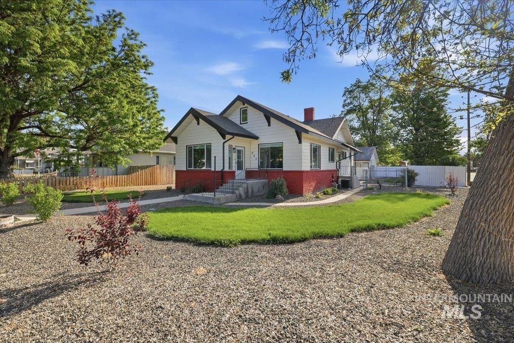 Photo of 602 N 5th St, Parma, ID 83660 (MLS # 98985902)