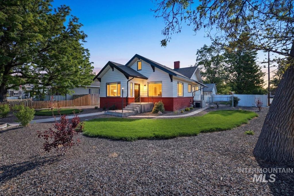 Photo of 602 N 5th St, Parma, ID 83660 (MLS # 98985902)