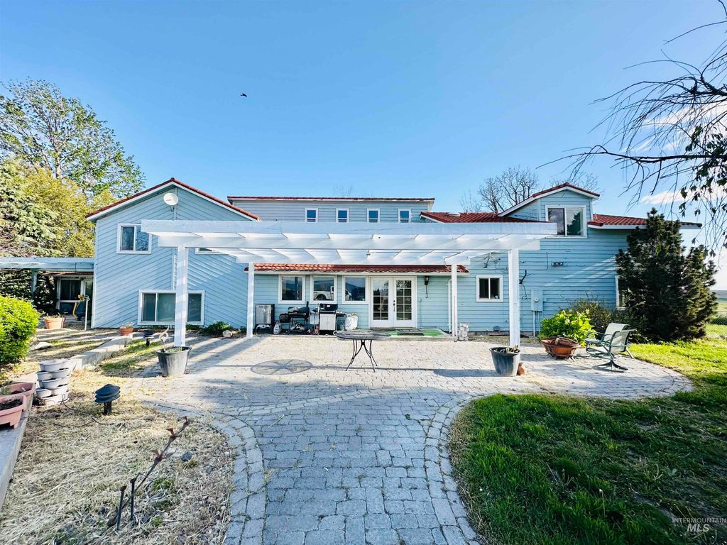 Photo of 1049 Grand Ave, Nyssa, OR 97913 (MLS # 98983921)