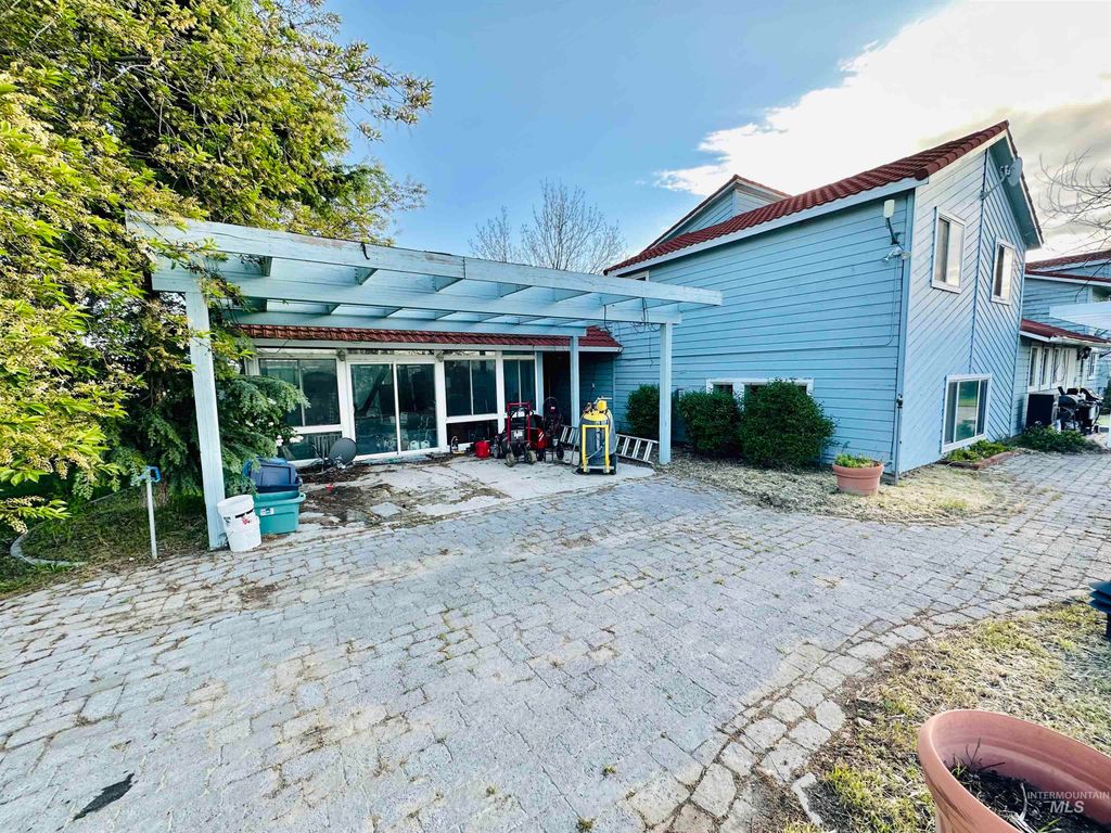 Photo of 1049 Grand Ave, Nyssa, OR 97913 (MLS # 98983921)