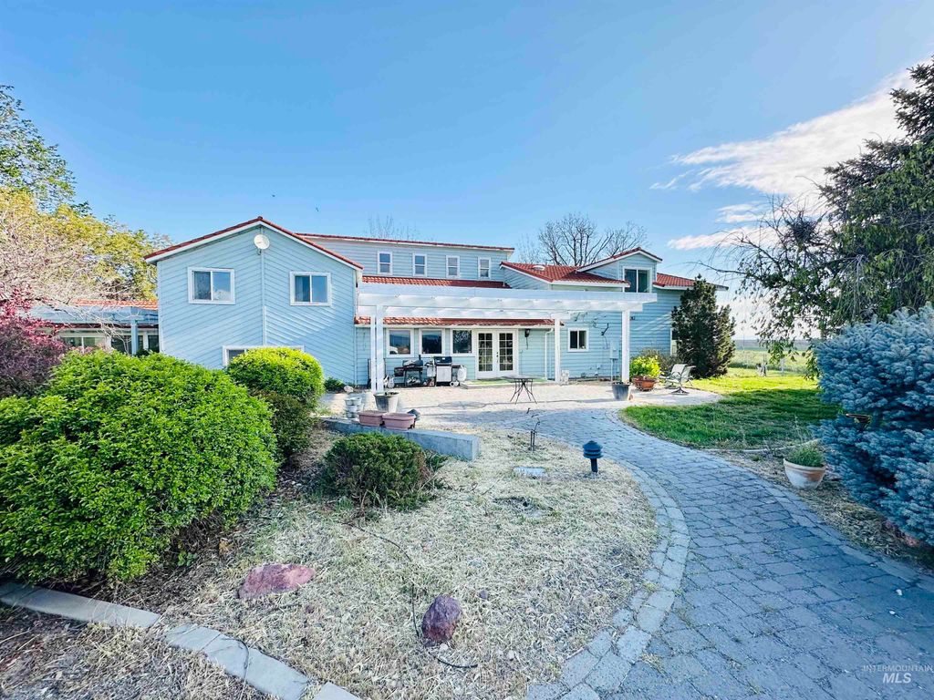 Photo of 1049 Grand Ave, Nyssa, OR 97913 (MLS # 98983921)