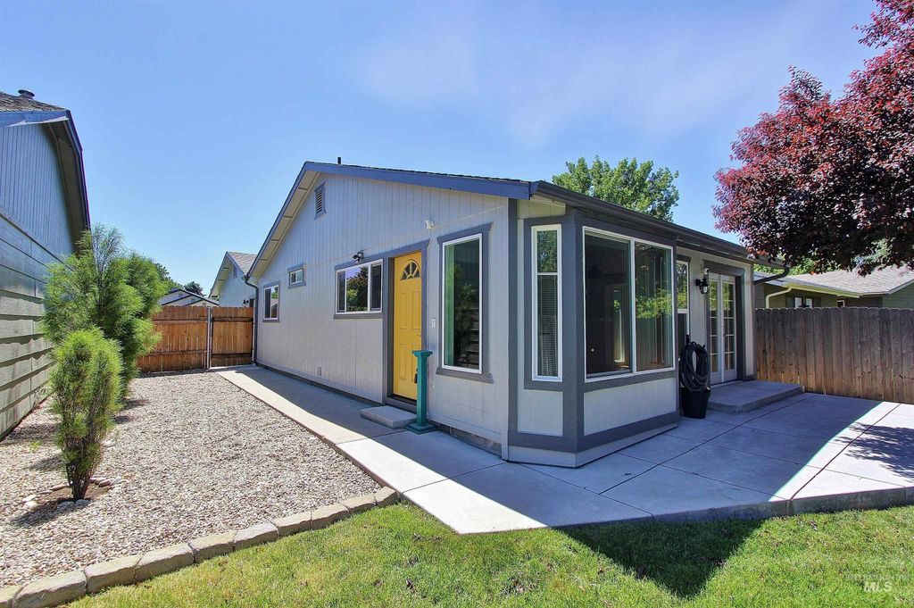 Photo of 6924 W Gillis Dr, Boise, ID 83714 (MLS # 98986520)