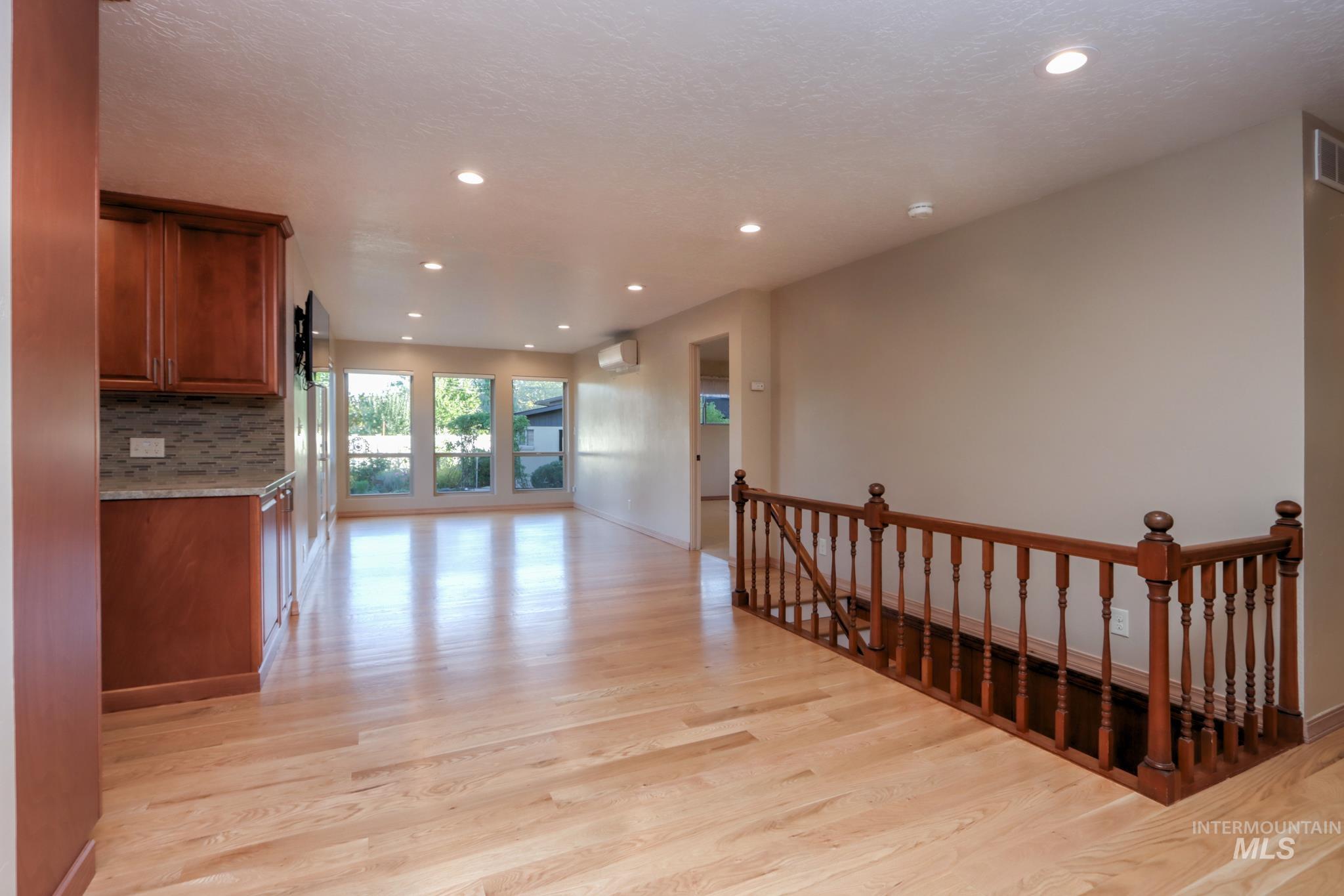 2106 N Cribbens Street