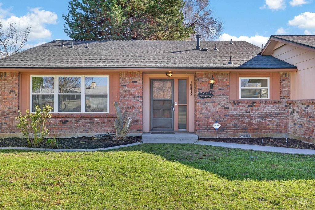 Photo of 10817 W Ashburton Drive, Boise, ID 83709 (MLS # 98978926)