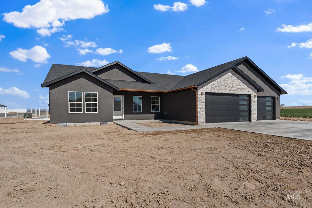 Photo of 1330 19th Ave E, Jerome, ID 83338 (MLS # 98978264)