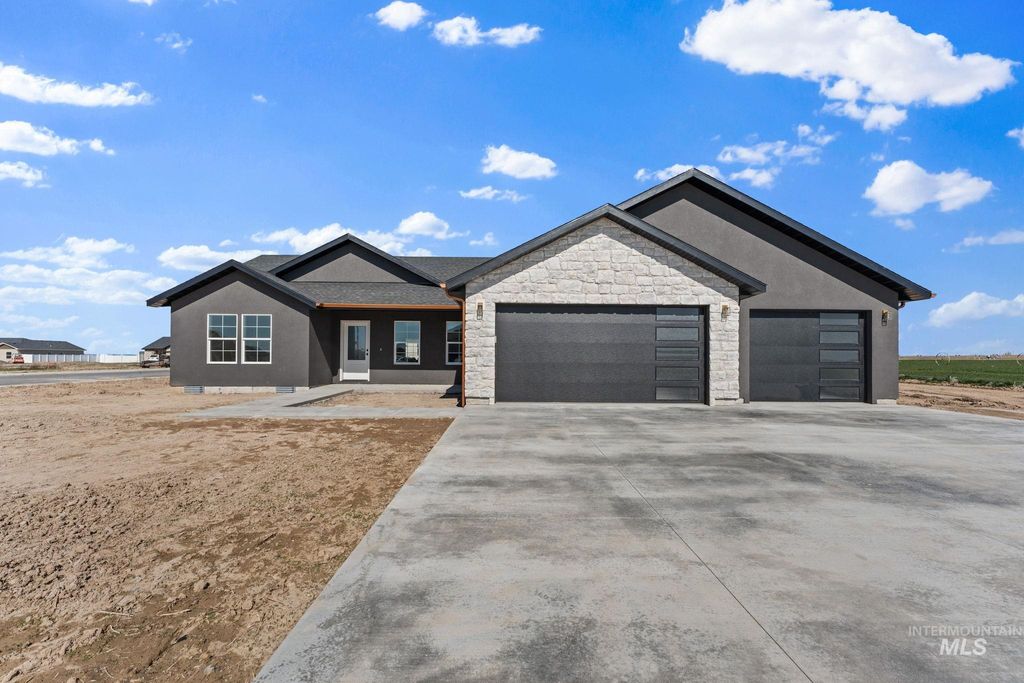 Photo of 1330 19th Ave E, Jerome, ID 83338 (MLS # 98978264)