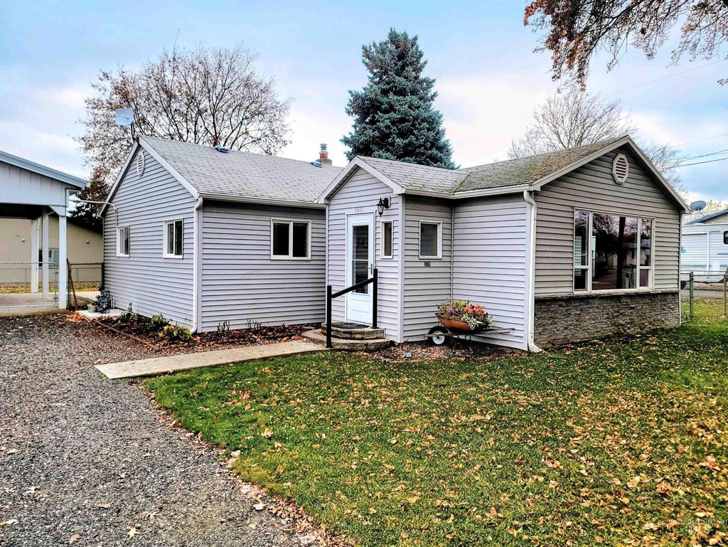 Photo of 3719 16th St, Lewiston, ID 83501 (MLS # 98967847)