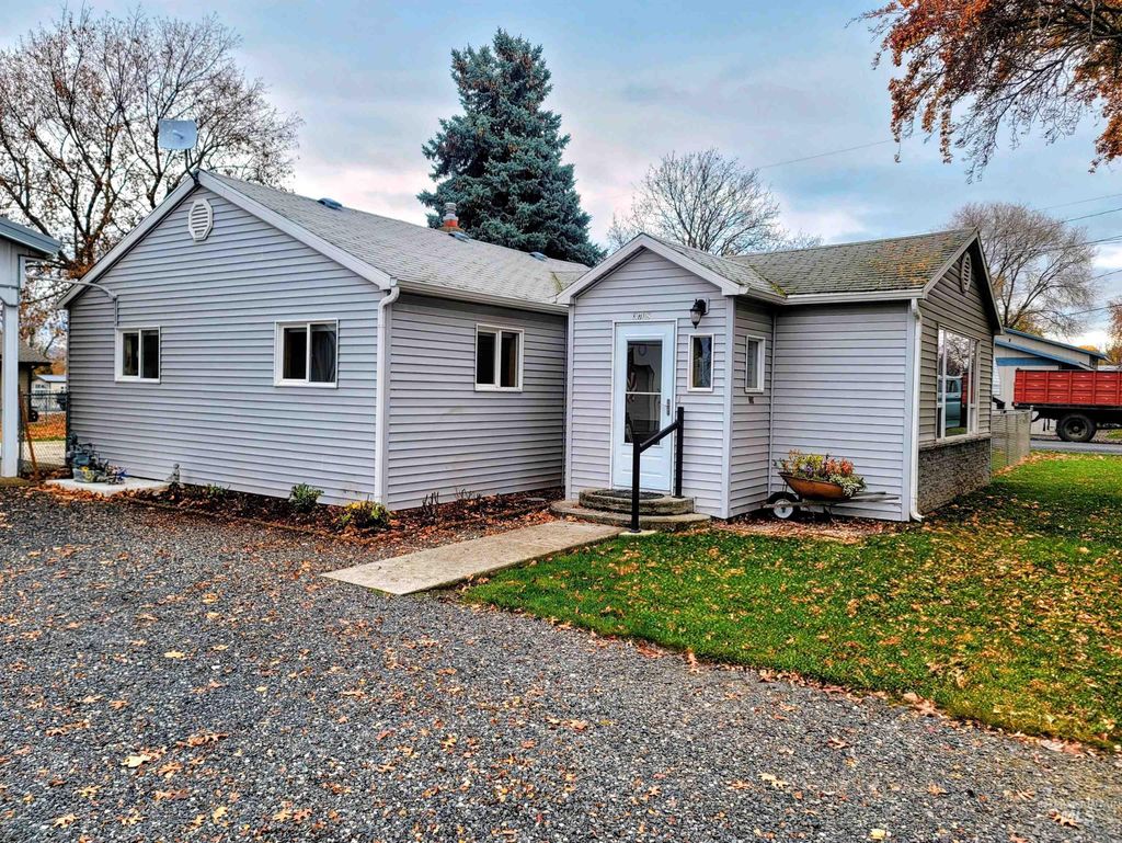 Photo of 3719 16th St, Lewiston, ID 83501 (MLS # 98967847)