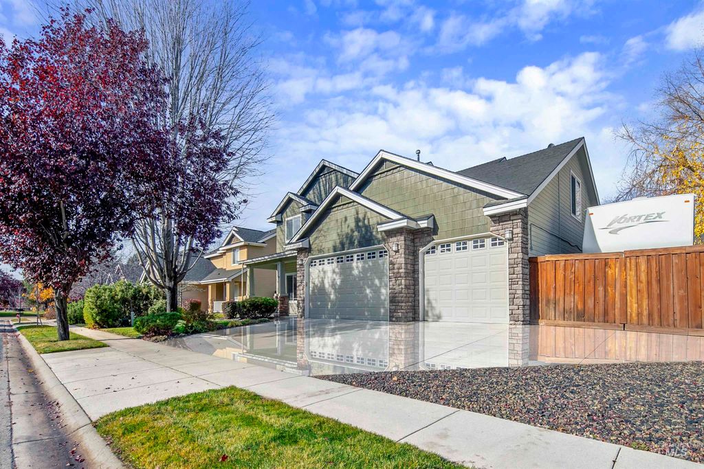 Photo of 2326 W Grand Teton Dr, Meridian, ID 83646 (MLS # 98973774)