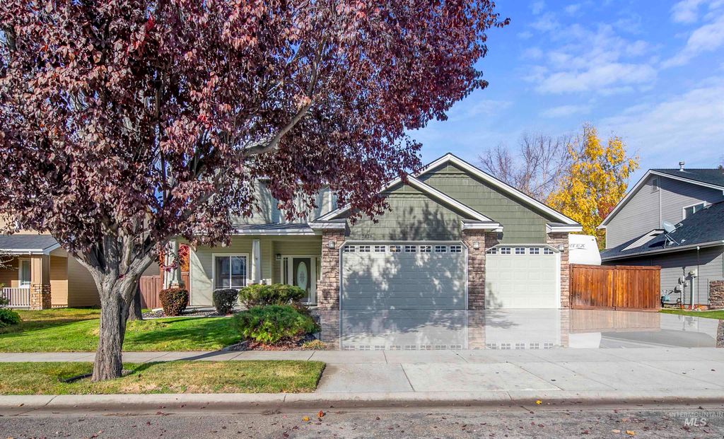 Photo of 2326 W Grand Teton Dr, Meridian, ID 83646 (MLS # 98973774)