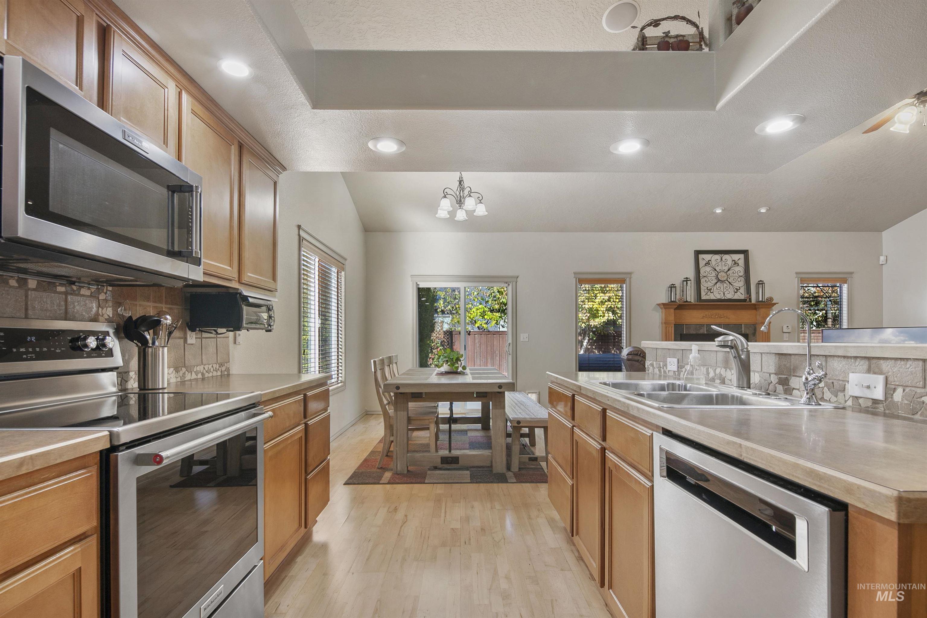 2326 W Grand Teton Dr