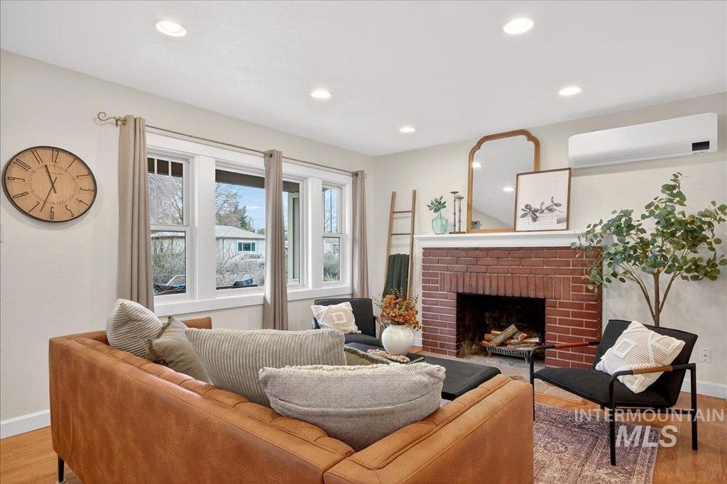 Photo of 506 N Hillview Drive, Boise, ID 83712 (MLS # 98977626)