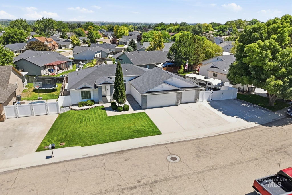 Photo of 514 W Palmer Dr, Nampa, ID 83686 (MLS # 98993385)