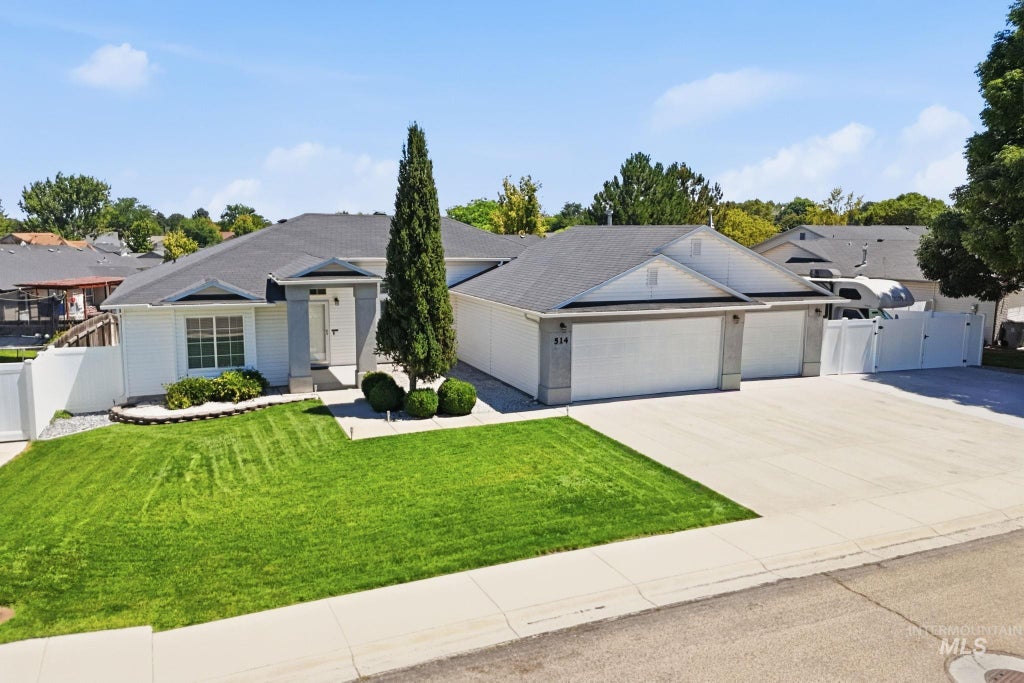 Photo of 514 W Palmer Dr, Nampa, ID 83686 (MLS # 98993385)