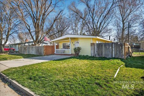 Photo of 1604 N. Plateau Ave, Caldwell, ID 83605 (MLS # 98978636)