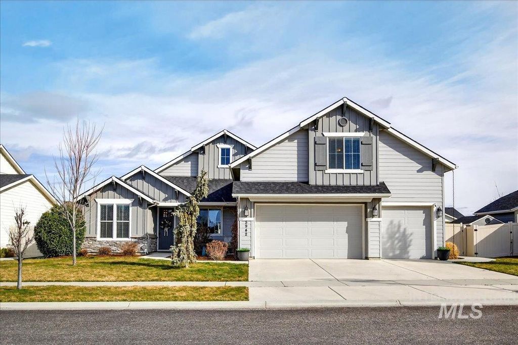 Photo of 5942 W Algona Dr, Meridian, ID 83646 (MLS # 98977869)