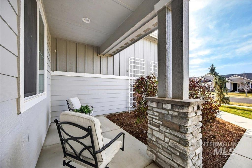 Photo of 5942 W Algona Dr, Meridian, ID 83646 (MLS # 98977869)