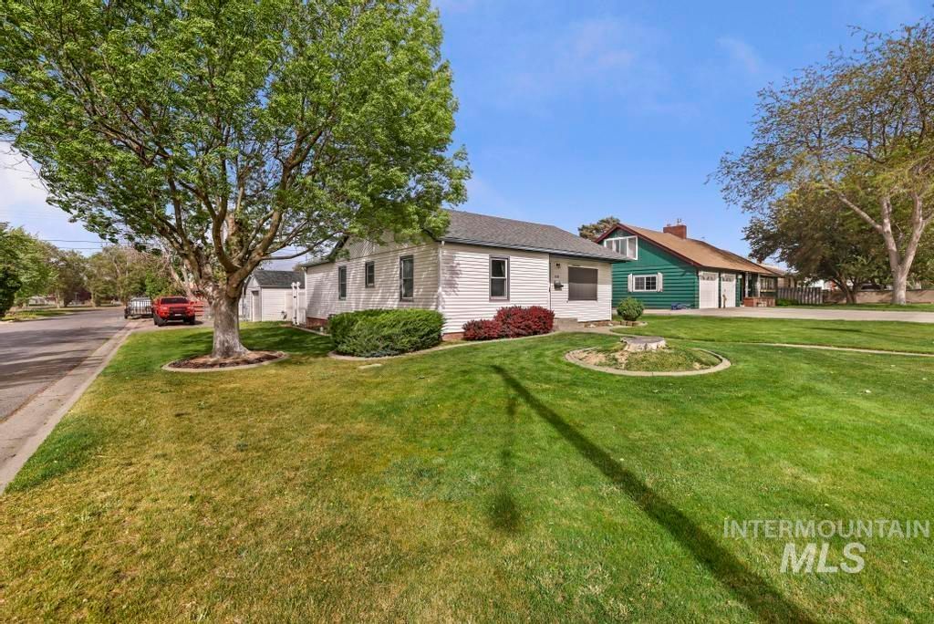 Photo of 830 N 9 Th AVE, Buhl, ID 83316 (MLS # 98986710)