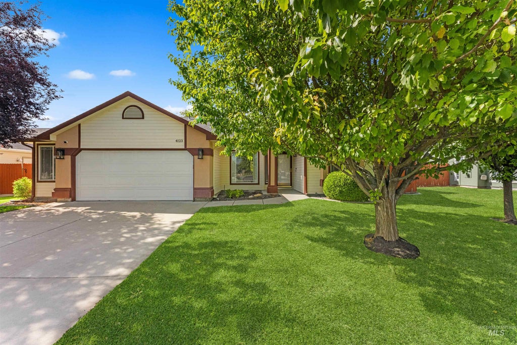 Photo of 4123 E Park Ridge Drive, Nampa, ID 83687 (MLS # 99002910)