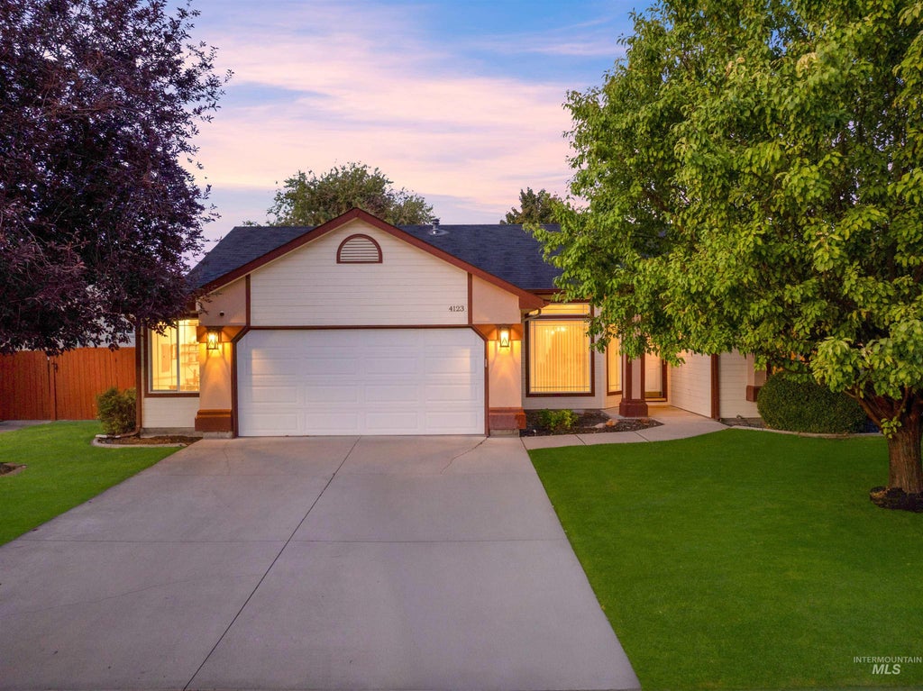Photo of 4123 E Park Ridge Drive, Nampa, ID 83687 (MLS # 99002910)