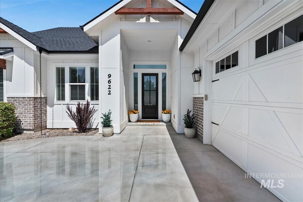 Photo of 9622 W Sparks Lake Ct, Boise, ID 83714 (MLS # 98991293)