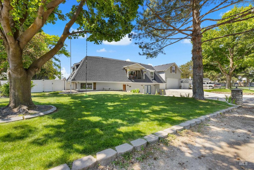 Photo of 203 Melba Dr, Nampa, ID 83686 (MLS # 98993368)