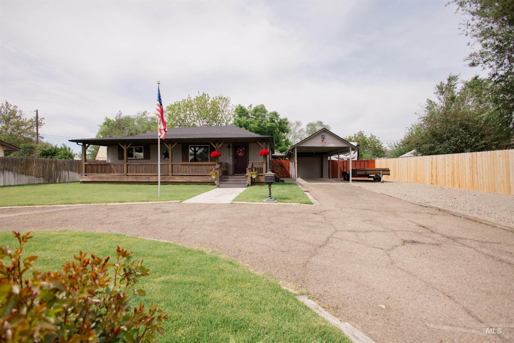 Photo of 980 E 15 N, Mountain Home, ID 83647 (MLS # 98987287)