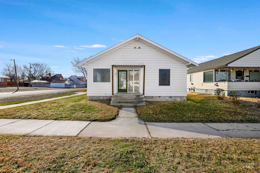 Photo of 401 Broadway Ave N Ave, Buhl, ID 83301 (MLS # 98968889)