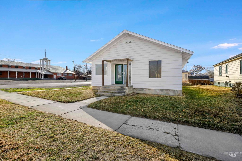 Photo of 401 Broadway Ave N Ave, Buhl, ID 83301 (MLS # 98968889)