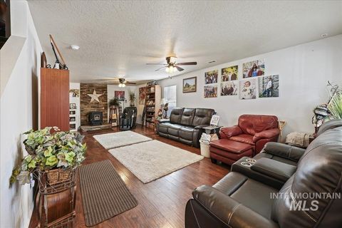 Photo of 168 E Willow Creek Dr, Middleton, ID 83644 (MLS # 98958889)