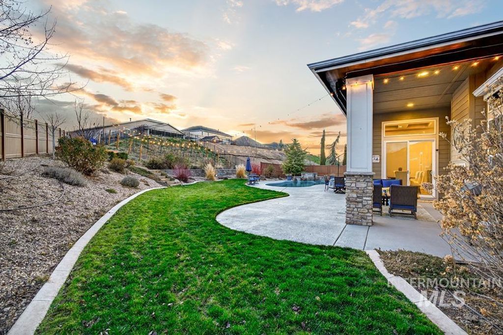 Photo of 2177 E Mores Trail Dr, Meridian, ID 83642 (MLS # 98977776)