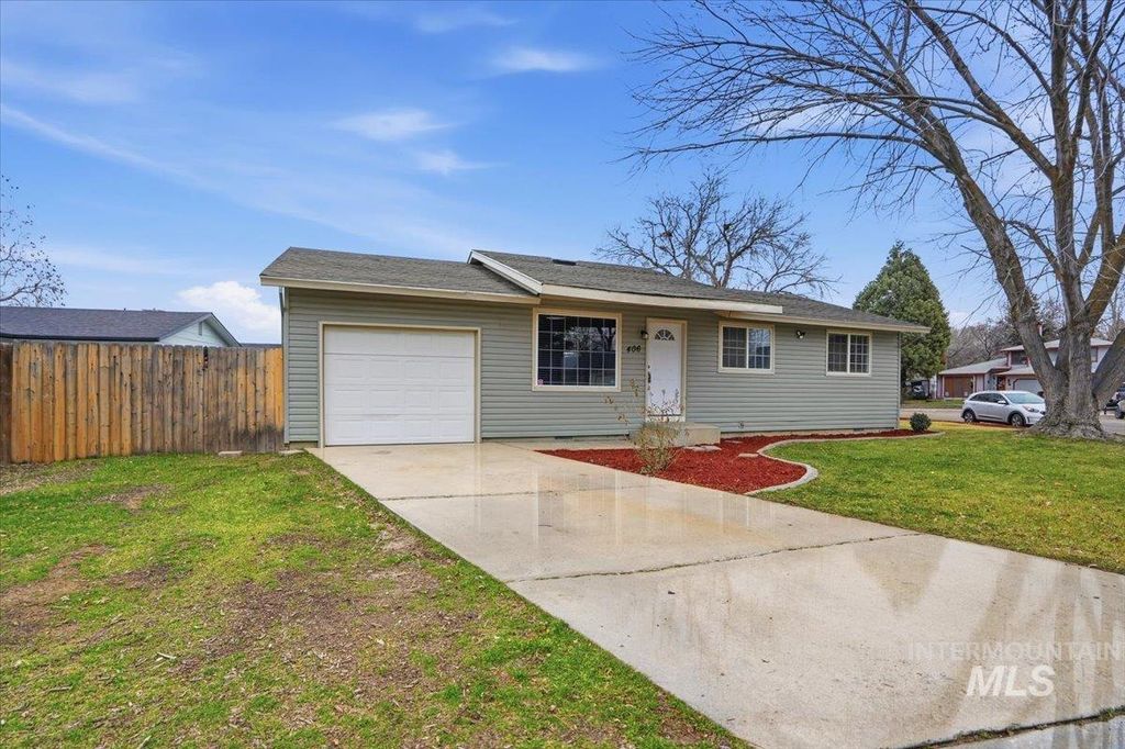 Photo of 406 N Shady Grove Pl, Kuna, ID 83634 (MLS # 98972414)