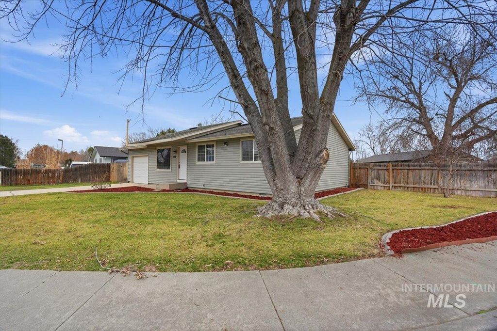 Photo of 406 N Shady Grove Pl, Kuna, ID 83634 (MLS # 98972414)