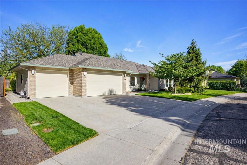 Photo of 5491 N Crimson Way, Boise, ID 83703 (MLS # 98986115)