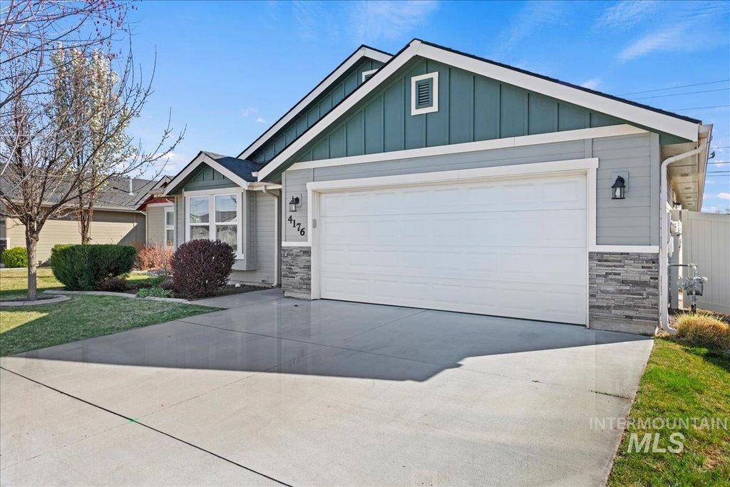Photo of 4176 N Alester Ave, Meridian, ID 83646 (MLS # 98978195)