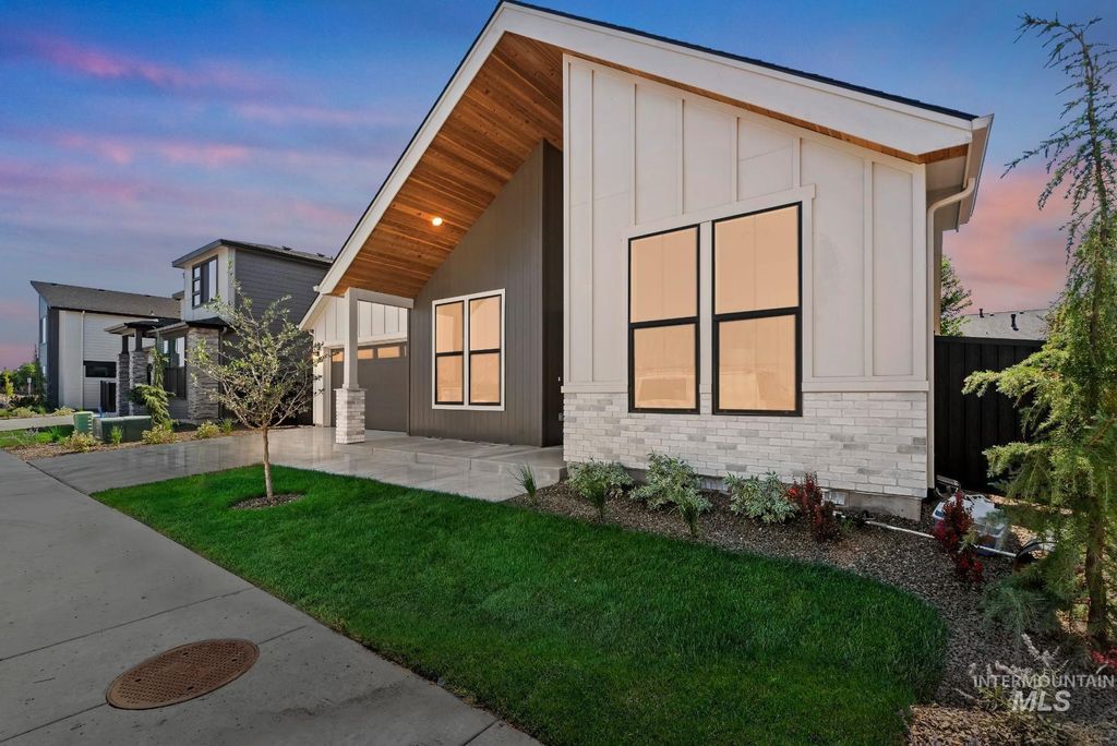 Photo of 967 W Malbar St, Meridian, ID 83646 (MLS # 98965805)