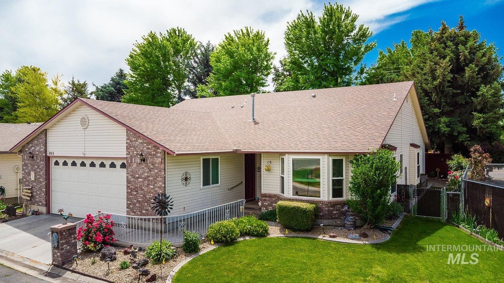 Photo of 703 N Dover Crt CT, Nampa, ID 83651 (MLS # 98988881)