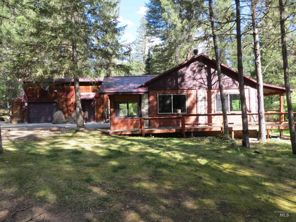 Photo of 47 Shilo Dr, Garden Valley, ID 83622 (MLS # 98990729)