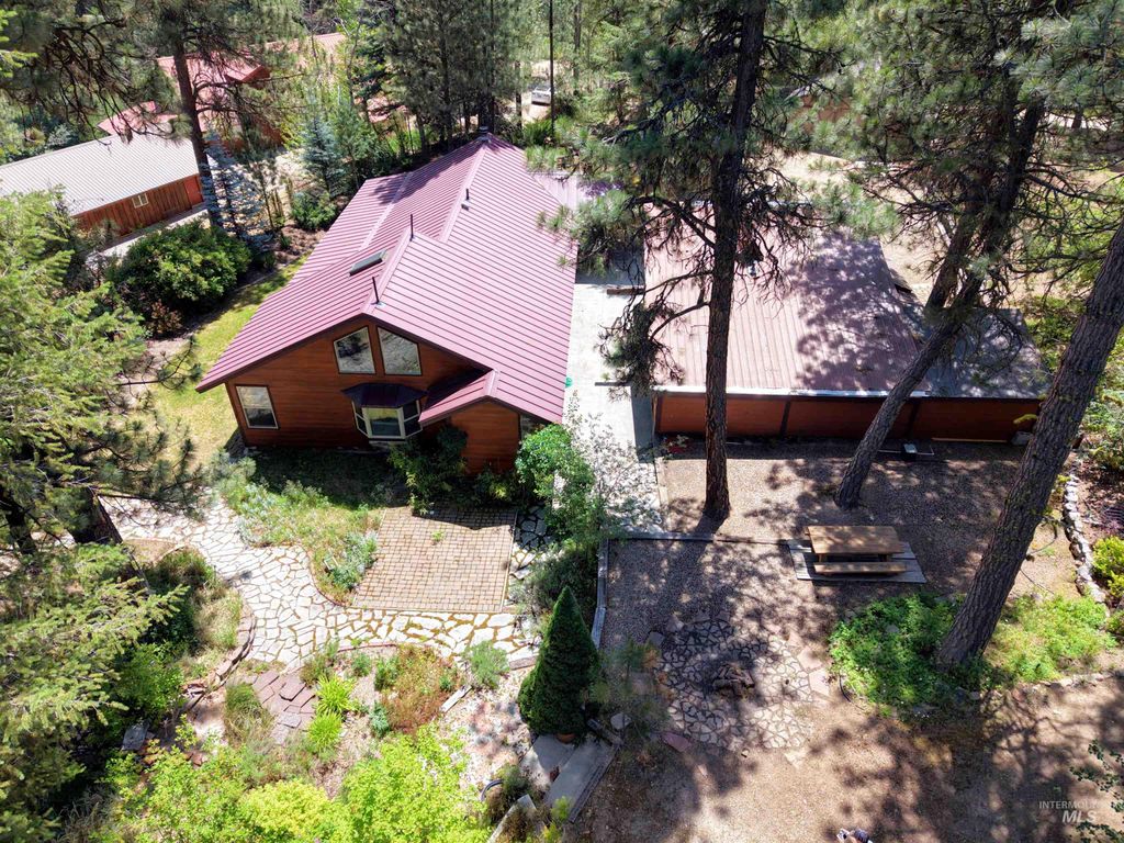 Photo of 47 Shilo Dr, Garden Valley, ID 83622 (MLS # 98990729)