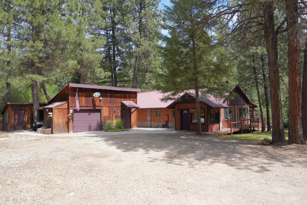 Photo of 47 Shilo Dr, Garden Valley, ID 83622 (MLS # 98990729)