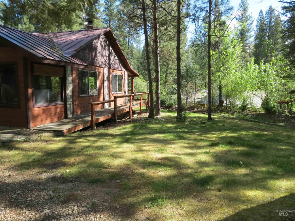 Photo of 47 Shilo Dr, Garden Valley, ID 83622 (MLS # 98990729)