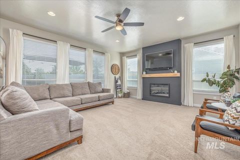 Photo of 1890 S Cobble Ave, Meridian, ID 83642 (MLS # 98962223)